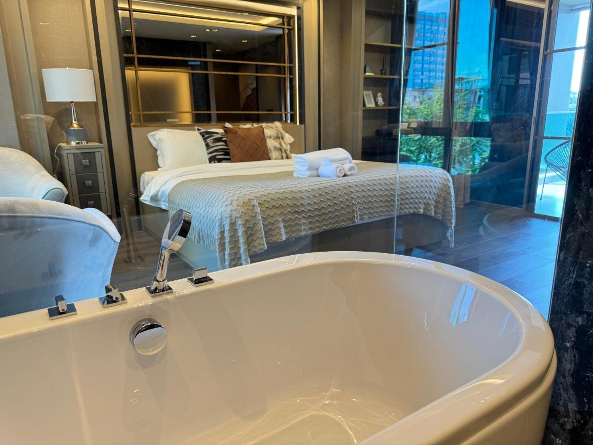Chiang Mai Night Market Super Large Luxurious 3-Bedroom Hotel-Style Condo Exterior photo