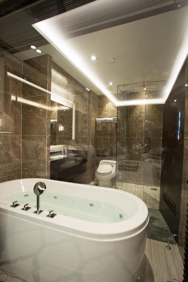 Chiang Mai Night Market Super Large Luxurious 3-Bedroom Hotel-Style Condo Exterior photo
